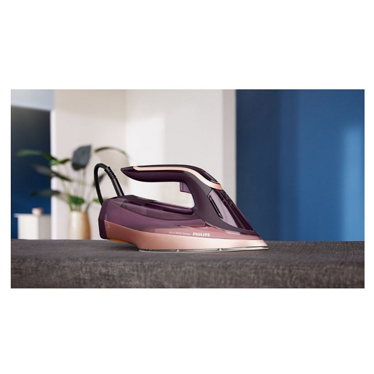 Refurbished Philips Steam Iron With 350 ml water tank and Vertical steam function - DST8040/30