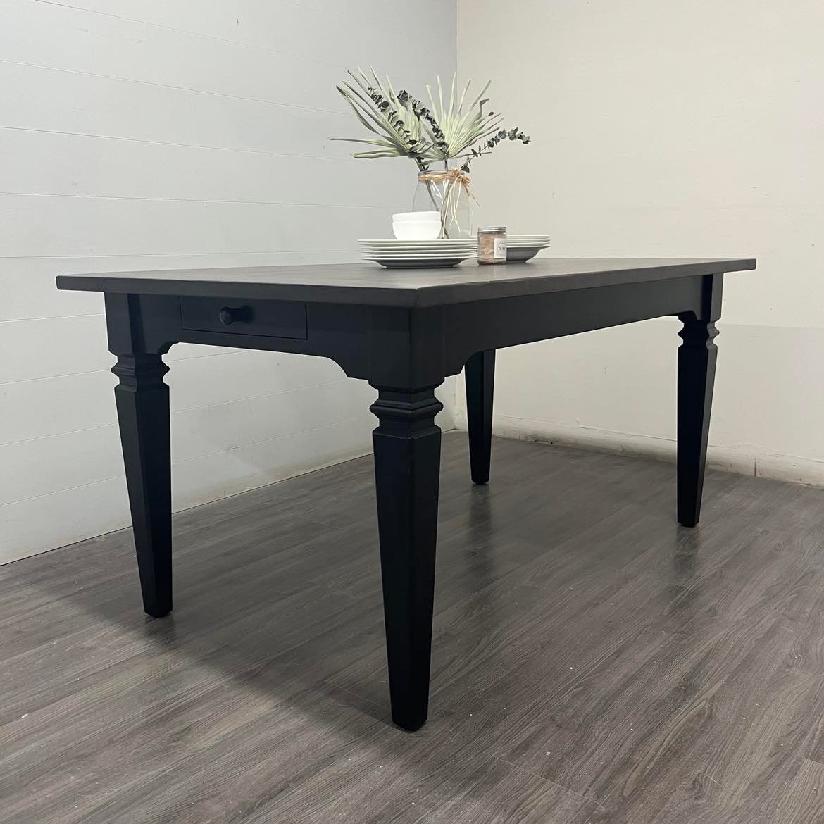 Cast Black