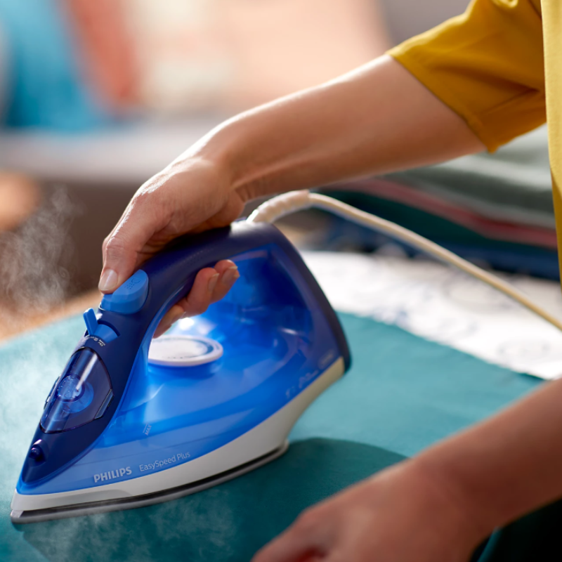 Refurbished Philips EasySpeed Steam iron Ceramic soleplate 2200W Blue - GC2145/20